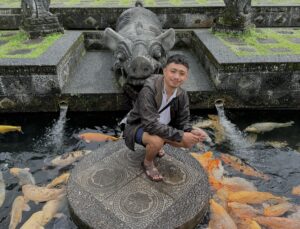 Feeding-Big-Koi-Fishes