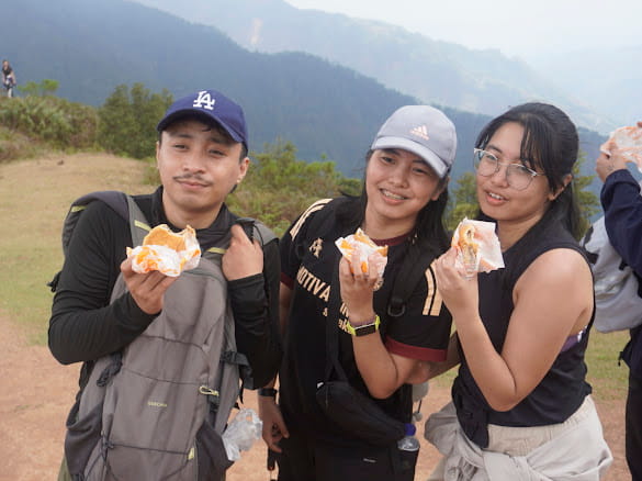 Eating Jollibee Yum Burger at the peak of Mt. Ulap