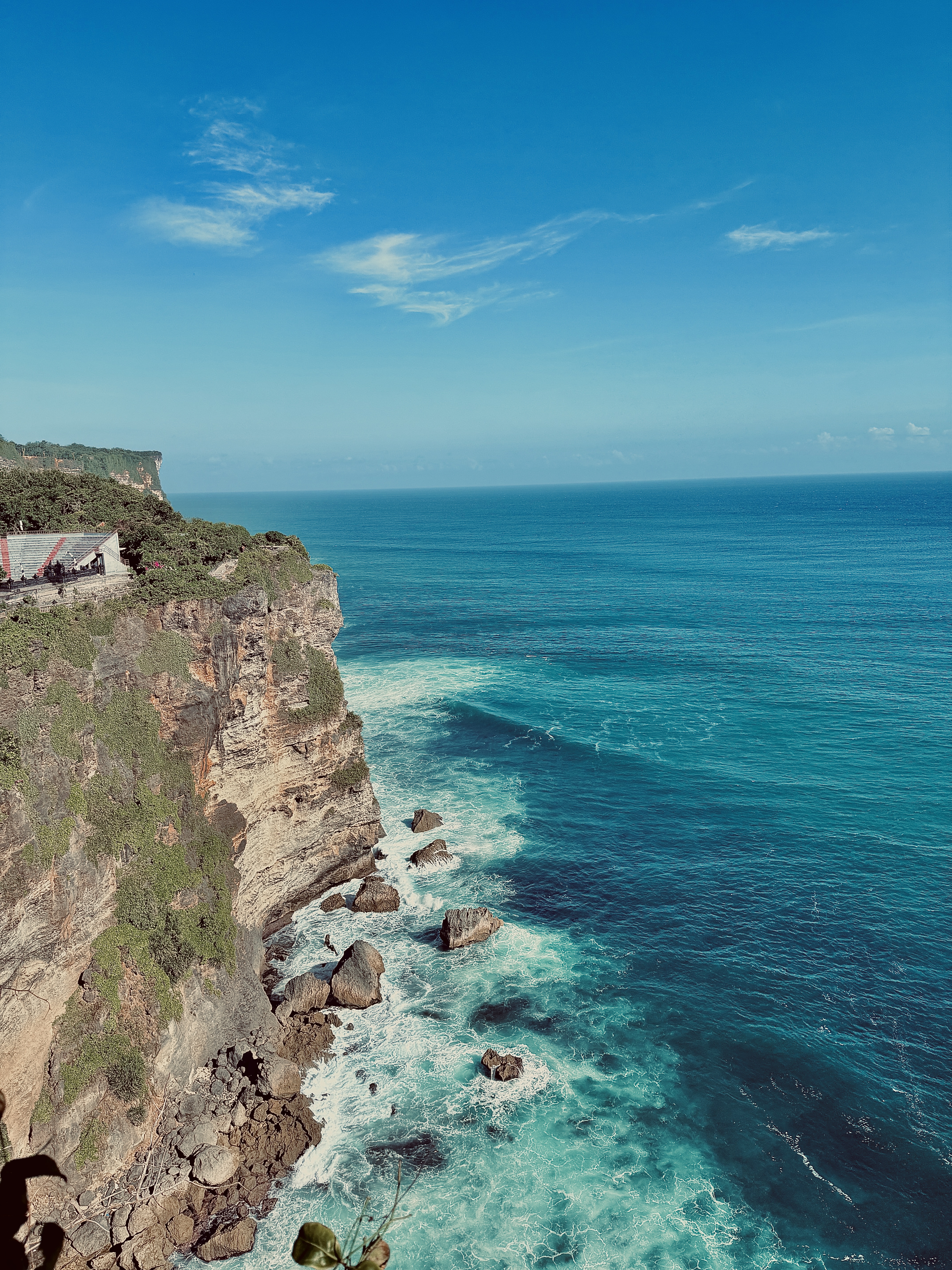 Dramatic ocean cliffs and turquoise water in Bali, Indonesia — a digital nomad destination